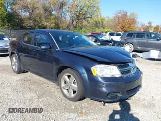 ✅ 2011 Dodge Avenger Lux • VIN: 1B3BD2FG8BN576035 • Lot: 43583951. Wystawiony na IAAI z przebiegiem 192 163 mil. Bezpłatny archiwum sprzedaży aukcyjnych z USA i szczegółowy raport historii pojazdu na DreamBid. Zdjęcie 1.