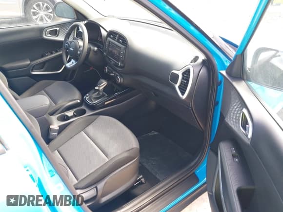 ✅ 2025 Kia Soul LX • VIN: KNDJ23AU4S7252216 • Lot: 42780968. Wystawiony na IAAI z przebiegiem 84 mil. Bezpłatny archiwum sprzedaży aukcyjnych z USA i szczegółowy raport historii pojazdu na DreamBid. Zdjęcie 5.