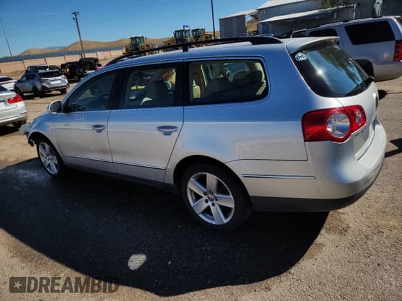 ✅ 2008 Volkswagen Passat Komfort • VIN: WVWLK73C28E133881 • Lot: 84439565. Listed on Copart with 203,438 mi. Free auction sales archive from the USA and detailed vehicle history report at DreamBid. Image 2.