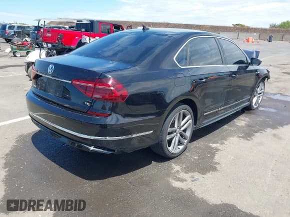 ✅ 2017 Volkswagen Passat R-Line • VIN: 1VWDT7A3XHC010889 • Lot: 42795091. Listed on IAAI with Not provided. Free auction sales archive from the USA and detailed vehicle history report at DreamBid. Image 4.