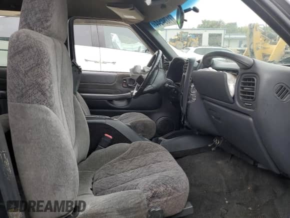 2002 Chevrolet S-10 LS z VIN 1GCDT13W92K192573, wystawiony jako Copart lot #71394544 z przebiegiem 78 878 mil mil oraz Szkoda całkowita • Salvage title. Historia ofert i sprzedaży dostępna na DreamBid. Obrazek 7.