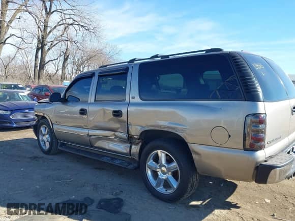 2000 Chevrolet Suburban LT с VIN 3GNFK16T7YG129363, выставлен на аукционе IAAI как лот 41586348 с пробегом 150 111 миль миль и . История ставок и продаж доступна на DreamBid. Изображение 15.