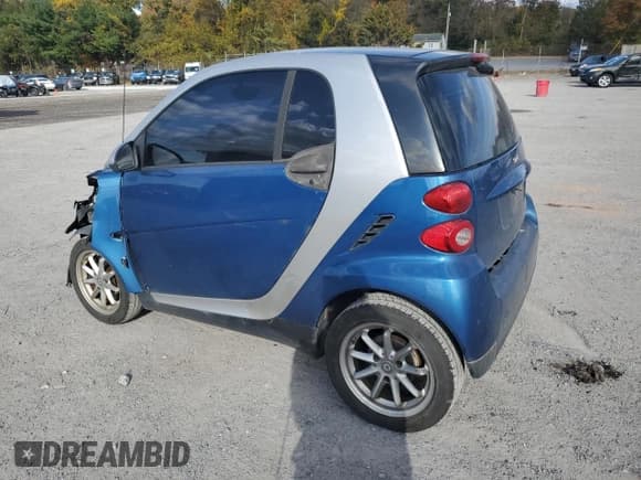 ✅ 2009 Smart fortwo Pure • VIN: WMEEJ31X49K211950 • Лот: 90245725. Опубликован ранее на Copart с пробегом 246 464 миль. Бесплатный доступ к архиву аукционных продаж из США и подробный отчёт об истории автомобиля на DreamBid. Изображение 2.