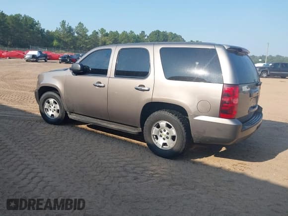 ✅ 2014 Chevrolet Tahoe Commercial • VIN: 1GNLC2E0XER104529 • Lot: 43217631. Wystawiony na IAAI z przebiegiem 237 010 mil. Bezpłatny archiwum sprzedaży aukcyjnych z USA i szczegółowy raport historii pojazdu na DreamBid. Zdjęcie 3.