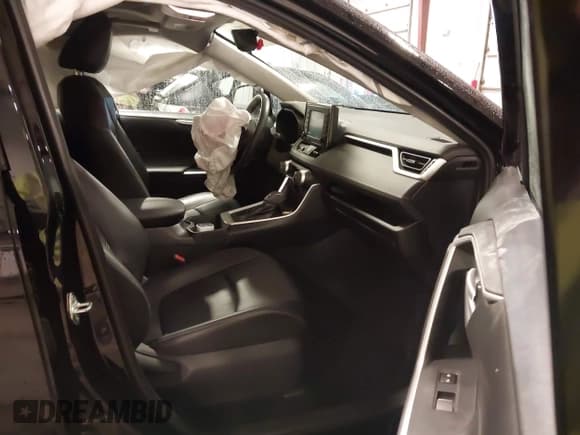 ✅ 2019 Toyota RAV4 XLE Premium • VIN: 2T3A1RFV6KW051378 • Lot: 43392179. Listed on IAAI with 49,975 mi. Free auction sales archive from the USA and detailed vehicle history report at DreamBid. Image 5.