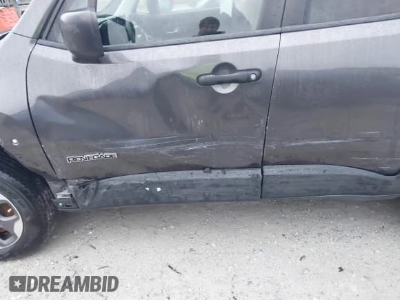 ✅ 2018 Jeep Renegade Upland • VIN: ZACCJBAB4JPH74608 • Lot: 43488294. Wystawiony na IAAI z przebiegiem 77 556 mil. Bezpłatny archiwum sprzedaży aukcyjnych z USA i szczegółowy raport historii pojazdu na DreamBid. Zdjęcie 6.