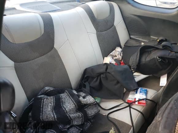 2014 Hyundai Genesis Coupe 2.0T z VIN KMHHT6KD6EU119079, wystawiony jako Copart lot #83364634 z przebiegiem 85 647 mil mil oraz Szkoda całkowita • Salvage title. Historia ofert i sprzedaży dostępna na DreamBid. Obrazek 10.