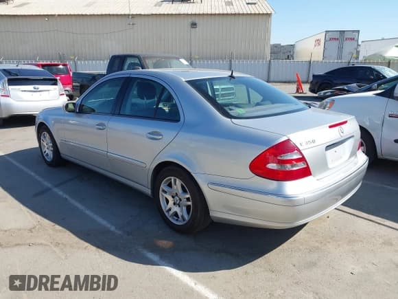 ✅ 2006 Mercedes-Benz E 350 • VIN: WDBUF56J06A801123 • Lot: 42623894. Wystawiony na IAAI z przebiegiem 209 205 mil. Bezpłatny archiwum sprzedaży aukcyjnych z USA i szczegółowy raport historii pojazdu na DreamBid. Zdjęcie 3.