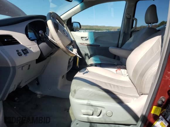 2011 Toyota Sienna XLE AAS с VIN 5TDYK3DC0BS157577, выставлен на аукционе Copart как лот 83822065 с пробегом 248 370 миль миль и Списание • Salvage title. История ставок и продаж доступна на DreamBid. Изображение 7.