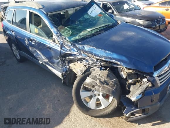 ✅ 2010 Subaru Outback Premium All-Weather Anniversary • VIN: 4S4BRBCCXA3330031 • Lot: 43825231. Wystawiony na IAAI z przebiegiem 54 847 mil. Bezpłatny archiwum sprzedaży aukcyjnych z USA i szczegółowy raport historii pojazdu na DreamBid. Zdjęcie 6.