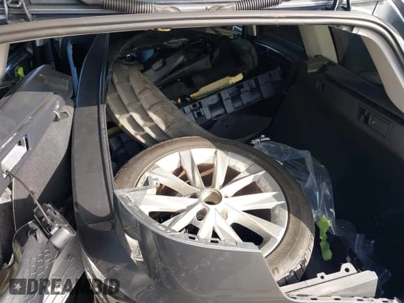 ✅ 2017 Volkswagen Golf S • VIN: 3VWH17AU6HM522728 • Lot: 43641462. Listed on IAAI with 92,397 mi. Free auction sales archive from the USA and detailed vehicle history report at DreamBid. Image 22.