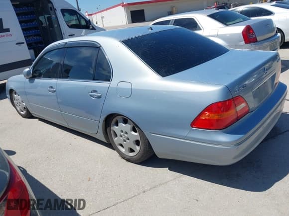 ✅ 2003 Lexus LS 430 • VIN: JTHBN30F130093856 • Lot: 42823398. Listed on IAAI with 231,866 mi. Free auction sales archive from the USA and detailed vehicle history report at DreamBid. Image 3.