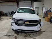 ✅ 2023 Chevrolet Suburban Premier • VIN: 1GNSKFKDXPR339786 • Lot: 73280924. Wystawiony na Copart z przebiegiem 35 902 mil. Bezpłatny archiwum sprzedaży aukcyjnych z USA i szczegółowy raport historii pojazdu na DreamBid. Zdjęcie 5.