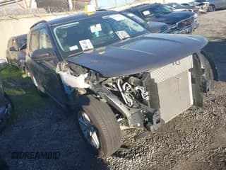 ✅ 2025 Ford Explorer Active • VIN: 1FMUK7DH2SGA25606 • Lot: 43451548. Wystawiony na IAAI z przebiegiem 19 359 mil. Bezpłatny archiwum sprzedaży aukcyjnych z USA i szczegółowy raport historii pojazdu na DreamBid. Zdjęcie 1.