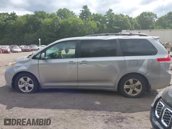 ✅ 2012 Toyota Sienna LE AAS • VIN: 5TDKK3DC1CS205594 • Lot: 42749193. Listed on IAAI with 129,363 mi. Free auction sales archive from the USA and detailed vehicle history report at DreamBid. Image 14.