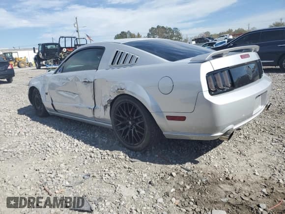 ✅ 2007 Ford Mustang GT Deluxe • VIN: 1ZVHT82H675261283 • Лот: 89476575. Опубликован ранее на Copart с пробегом 104 388 миль. Бесплатный доступ к архиву аукционных продаж из США и подробный отчёт об истории автомобиля на DreamBid. Изображение 2.