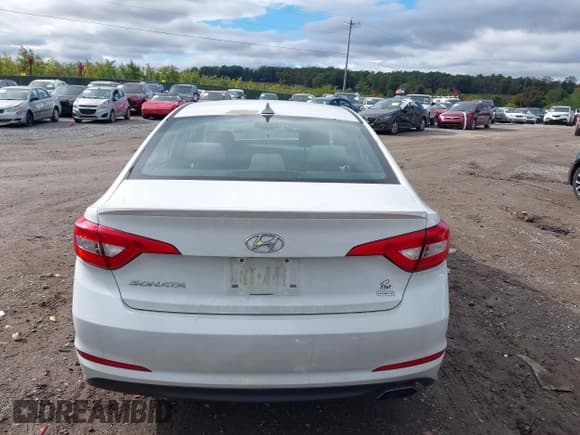 ✅ 2016 Hyundai Sonata SE • VIN: 5NPE24AF7GH283682 • Lot: 43457637. Listed on IAAI with 161,697 mi. Free auction sales archive from the USA and detailed vehicle history report at DreamBid. Image 16.