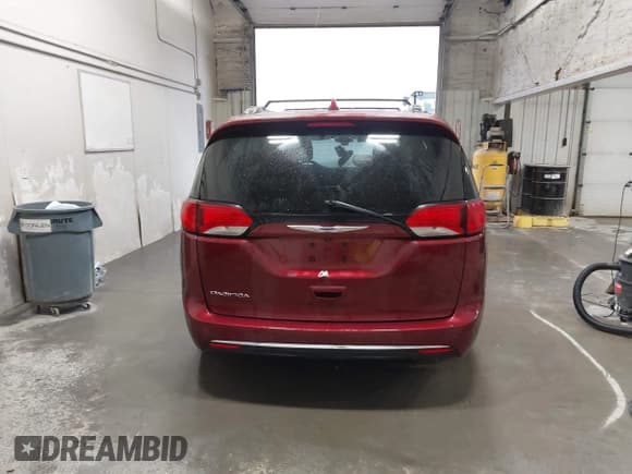 ✅ 2018 Chrysler Pacifica Touring L • VIN: 2C4RC1BG7JR101008 • Лот: 43063971. Опубликован ранее на IAAI с пробегом 124 866 миль. Бесплатный доступ к архиву аукционных продаж из США и подробный отчёт об истории автомобиля на DreamBid. Изображение 16.