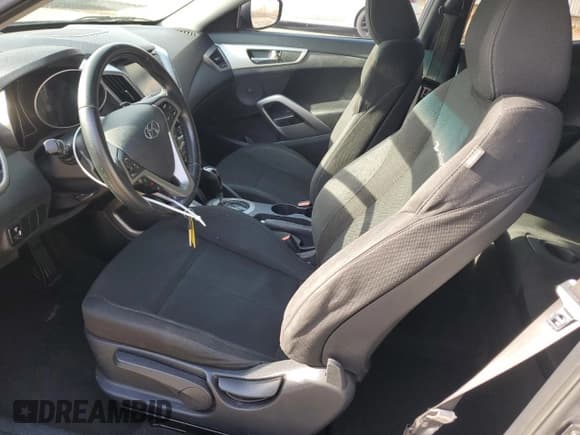 ✅ 2017 Hyundai Veloster • VIN: KMHTC6AD9HU306316 • Lot: 87213724. Wystawiony na Copart z przebiegiem 160 617 mil. Bezpłatny archiwum sprzedaży aukcyjnych z USA i szczegółowy raport historii pojazdu na DreamBid. Zdjęcie 7.