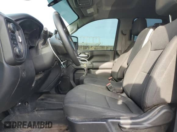 2020 Chevrolet Silverado 2500HD Work Truck z VIN 1GC2YLE73LF220288, wystawiony jako Copart lot #51485375 z przebiegiem 144 237 mil mil oraz Czysty tytuł • Clean title. Historia ofert i sprzedaży dostępna na DreamBid. Obrazek 7.