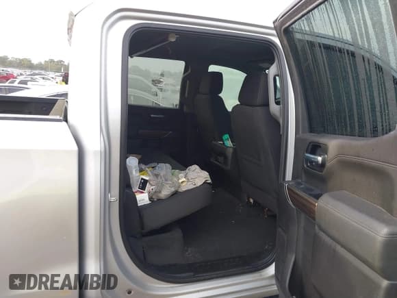 ✅ 2020 Chevrolet Silverado 1500 RST • VIN: 3GCUYEED9LG398957 • Lot: 40698196. Wystawiony na IAAI z przebiegiem 17 043 mil. Bezpłatny archiwum sprzedaży aukcyjnych z USA i szczegółowy raport historii pojazdu na DreamBid. Zdjęcie 8.