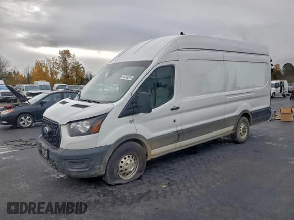 ✅ 2022 Ford Transit Cargo • VIN: 1FTBR3U8XNKA33843 • Лот: 93745815. Опубликован ранее на Copart с пробегом 137 277 миль. Бесплатный доступ к архиву аукционных продаж из США и подробный отчёт об истории автомобиля на DreamBid. Изображение 1.