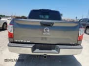 ✅ 2017 Nissan Titan S • VIN: 1N6AA1EK9HN516905 • Lot: 66190635. Wystawiony na Copart z przebiegiem 147 386 mil. Bezpłatny archiwum sprzedaży aukcyjnych z USA i szczegółowy raport historii pojazdu na DreamBid. Zdjęcie 6.