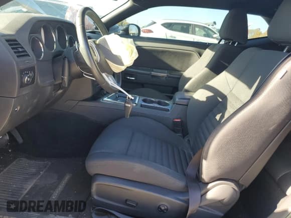 ✅ 2013 Dodge Challenger R/T Classic • VIN: 2C3CDYBT5DH652366 • Lot: 90878335. Wystawiony na Copart z przebiegiem 45 048 mil. Bezpłatny archiwum sprzedaży aukcyjnych z USA i szczegółowy raport historii pojazdu na DreamBid. Zdjęcie 7.