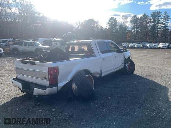 ✅ 2017 Ford F-350 XL • VIN: 1FT8W3BT7HEE40595 • Лот: 92477945. Опубликован ранее на Copart с пробегом 9 000 миль. Бесплатный доступ к архиву аукционных продаж из США и подробный отчёт об истории автомобиля на DreamBid. Изображение 4.