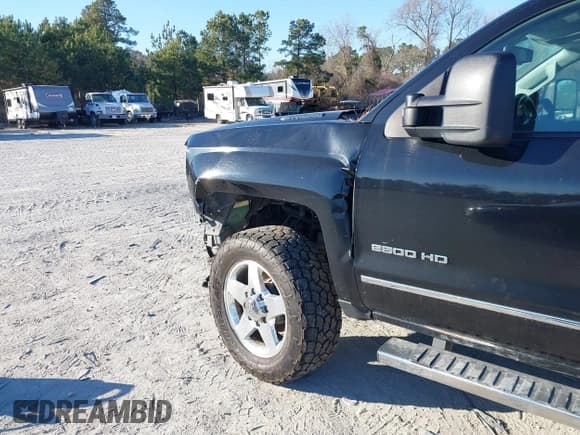 ✅ 2015 Chevrolet Silverado 2500HD LTZ • VIN: 1GC1KWE82FF138158 • Lot: 41369180. Listed on IAAI with 268,501 mi. Free auction sales archive from the USA and detailed vehicle history report at DreamBid. Image 18.