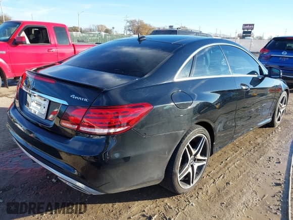 ✅ 2016 Mercedes-Benz E 400 • VIN: WDDKJ6HB8GF335910 • Lot: 43732087. Listed on IAAI with 110,534 mi. Free auction sales archive from the USA and detailed vehicle history report at DreamBid. Image 4.