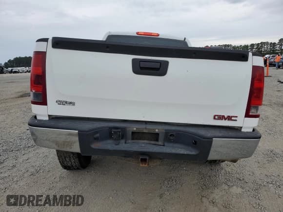 ✅ 2010 GMC Sierra 1500 • VIN: 1GTSCTEA9AZ180658 • Lot: 54943335. Wystawiony na Copart z przebiegiem 297 929 mil. Bezpłatny archiwum sprzedaży aukcyjnych z USA i szczegółowy raport historii pojazdu na DreamBid. Zdjęcie 6.