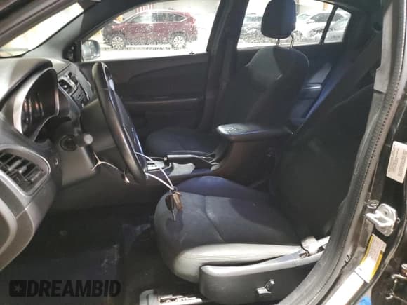 ✅ 2011 Chrysler 200 Touring • VIN: 1C3BC1FB8BN614626 • Lot: 91704445. Wystawiony na Copart z przebiegiem 148 500 mil. Bezpłatny archiwum sprzedaży aukcyjnych z USA i szczegółowy raport historii pojazdu na DreamBid. Zdjęcie 7.