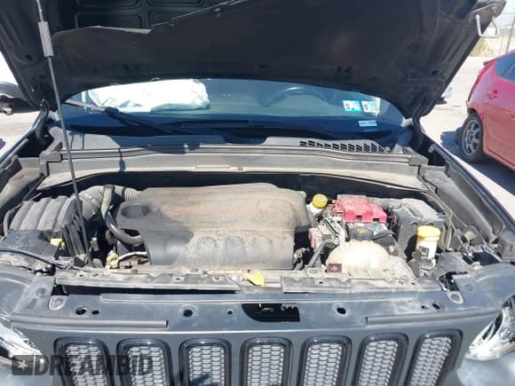 ✅ 2018 Jeep Renegade Latitude • VIN: ZACCJBBB6JPH90761 • Lot: 42499721. Wystawiony na IAAI z przebiegiem Nie podano. Bezpłatny archiwum sprzedaży aukcyjnych z USA i szczegółowy raport historii pojazdu na DreamBid. Zdjęcie 10.