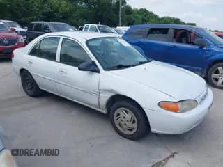 ✅ 2002 Ford Escort Fleet Standard • VIN: 3FAFP13P32R196593 • Lot: 42423914. Wystawiony na IAAI z przebiegiem 154 759 mil. Bezpłatny archiwum sprzedaży aukcyjnych z USA i szczegółowy raport historii pojazdu na DreamBid. Zdjęcie 1.