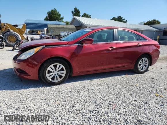2013 Hyundai Sonata GLS z VIN 5NPEB4AC0DH574817, wystawiony jako Copart lot #85705465 z przebiegiem 246 336 mil mil oraz Czysty tytuł • Clean title. Historia ofert i sprzedaży dostępna na DreamBid. Obrazek 1.