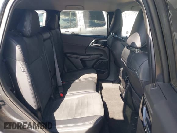 ✅ 2025 Mitsubishi Outlander SE • VIN: JA4J4VA84SZ014003 • Лот: 43318577. Опубликован ранее на IAAI с пробегом 6 913 миль. Бесплатный доступ к архиву аукционных продаж из США и подробный отчёт об истории автомобиля на DreamBid. Изображение 8.