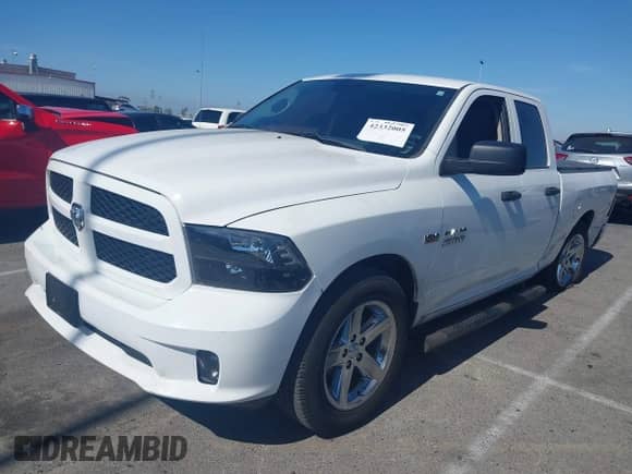 2018 Ram 1500 Tradesman z VIN 1C6RR6FT8JS149433, wystawiony jako IAAI lot #42332005 z przebiegiem 68 531 mil mil oraz . Historia ofert i sprzedaży dostępna na DreamBid. Obrazek 2.