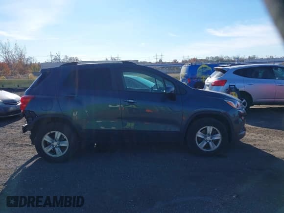 ✅ 2022 Chevrolet Trax LT • VIN: KL7CJPSM7NB560335 • Lot: 43662691. Listed on IAAI with 52,182 mi. Free auction sales archive from the USA and detailed vehicle history report at DreamBid. Image 13.