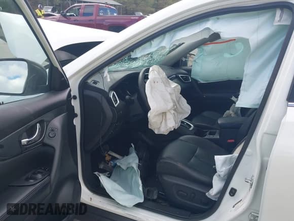 ✅ 2015 Nissan Rogue SV • VIN: 5N1AT2MV2FC901600 • Lot: 43390015. Listed on IAAI with 72,919 mi. Free auction sales archive from the USA and detailed vehicle history report at DreamBid. Image 5.