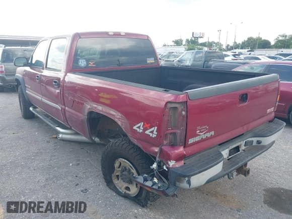 ✅ 2005 GMC Sierra 2500HD SLT • VIN: 1GTHK23U45F802871 • Lot: 42928403. Listed on IAAI with 304,156 mi. Free auction sales archive from the USA and detailed vehicle history report at DreamBid. Image 3.