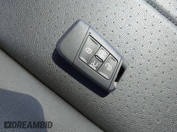 ✅ 2024 Volkswagen Tiguan SE R-Line Black • VIN: 3VVCB7AX2RM010794 • Lot: 41894596. Wystawiony na IAAI z przebiegiem 25 136 mil. Bezpłatny archiwum sprzedaży aukcyjnych z USA i szczegółowy raport historii pojazdu na DreamBid. Zdjęcie 11.