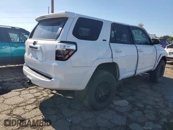 ✅ 2023 Toyota 4Runner SR5 Premium • VIN: JTENU5JR9P6133301 • Lot: 84040355. Wystawiony na Copart z przebiegiem 14 776 mil. Bezpłatny archiwum sprzedaży aukcyjnych z USA i szczegółowy raport historii pojazdu na DreamBid. Zdjęcie 3.
