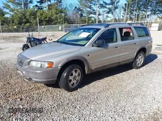 ✅ 2002 Volvo V70 • VIN: YV1SZ58D321071543 • Лот: 43803677. Опубликован ранее на IAAI с пробегом 240 934 миль. Бесплатный доступ к архиву аукционных продаж из США и подробный отчёт об истории автомобиля на DreamBid. Изображение 2.