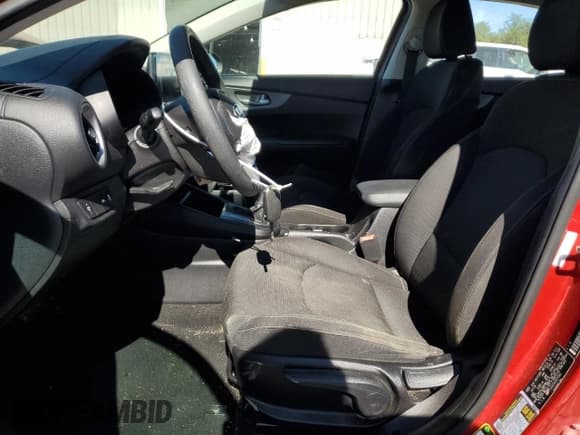 ✅ 2019 Kia Forte LXS • VIN: 3KPF24AD2KE007040 • Lot: 85861405. Wystawiony na Copart z przebiegiem 51 970 mil. Bezpłatny archiwum sprzedaży aukcyjnych z USA i szczegółowy raport historii pojazdu na DreamBid. Zdjęcie 7.