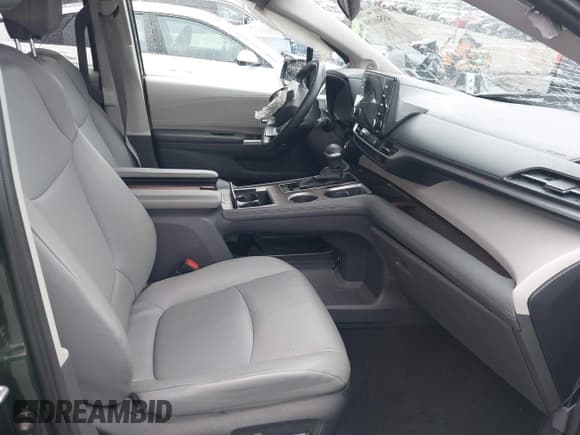 ✅ 2022 Toyota Sienna XLE • VIN: 5TDJRKEC0NS082647 • Lot: 43560189. Wystawiony na IAAI z przebiegiem 57 688 mil. Bezpłatny archiwum sprzedaży aukcyjnych z USA i szczegółowy raport historii pojazdu na DreamBid. Zdjęcie 5.