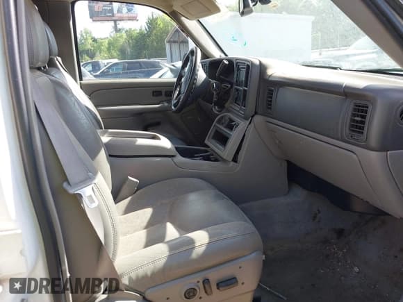 ✅ 2005 Chevrolet Suburban Z71 • VIN: 3GNFK16Z85G260950 • Лот: 42250514. Опубликован ранее на IAAI с пробегом 200 234 миль. Бесплатный доступ к архиву аукционных продаж из США и подробный отчёт об истории автомобиля на DreamBid. Изображение 5.