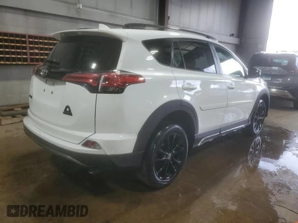 ✅ 2018 Toyota RAV4 XLE • VIN: 2T3RFREV6JW703002 • Лот: 92636325. Опубликован ранее на Copart с пробегом 32 316 миль. Бесплатный доступ к архиву аукционных продаж из США и подробный отчёт об истории автомобиля на DreamBid. Изображение 3.