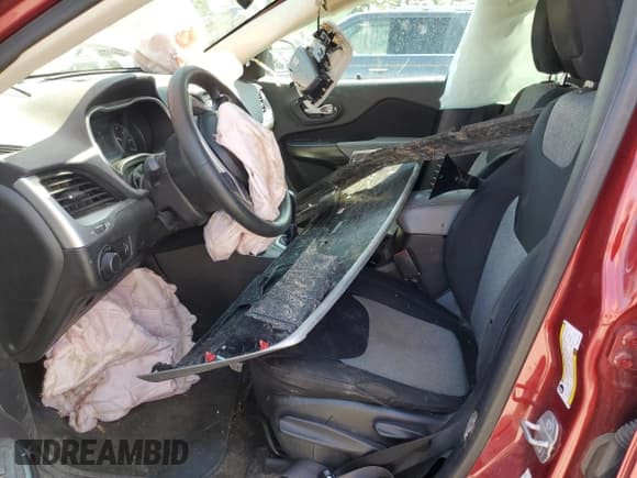 ✅ 2014 Jeep Cherokee Sport • VIN: 1C4PJMAB3EW272954 • Lot: 52860705. Wystawiony na Copart z przebiegiem Nie podano. Bezpłatny archiwum sprzedaży aukcyjnych z USA i szczegółowy raport historii pojazdu na DreamBid. Zdjęcie 7.