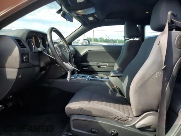 ✅ 2013 Dodge Challenger SXT • VIN: 2C3CDYAG4DH674914 • Lot: 60047544. Wystawiony na Copart z przebiegiem 79 978 mil. Bezpłatny archiwum sprzedaży aukcyjnych z USA i szczegółowy raport historii pojazdu na DreamBid. Zdjęcie 7.